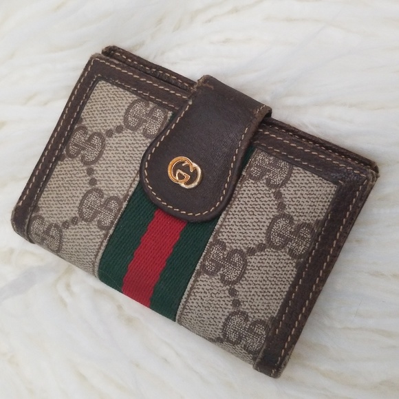 Gucci Handbags - Gucci card holder